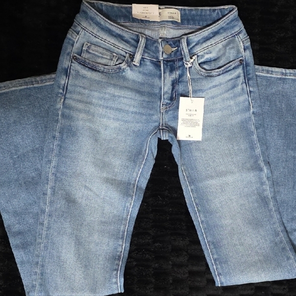 BKE Women's Stella Boot Cut Light Wash Jean - Picture 2 of 5